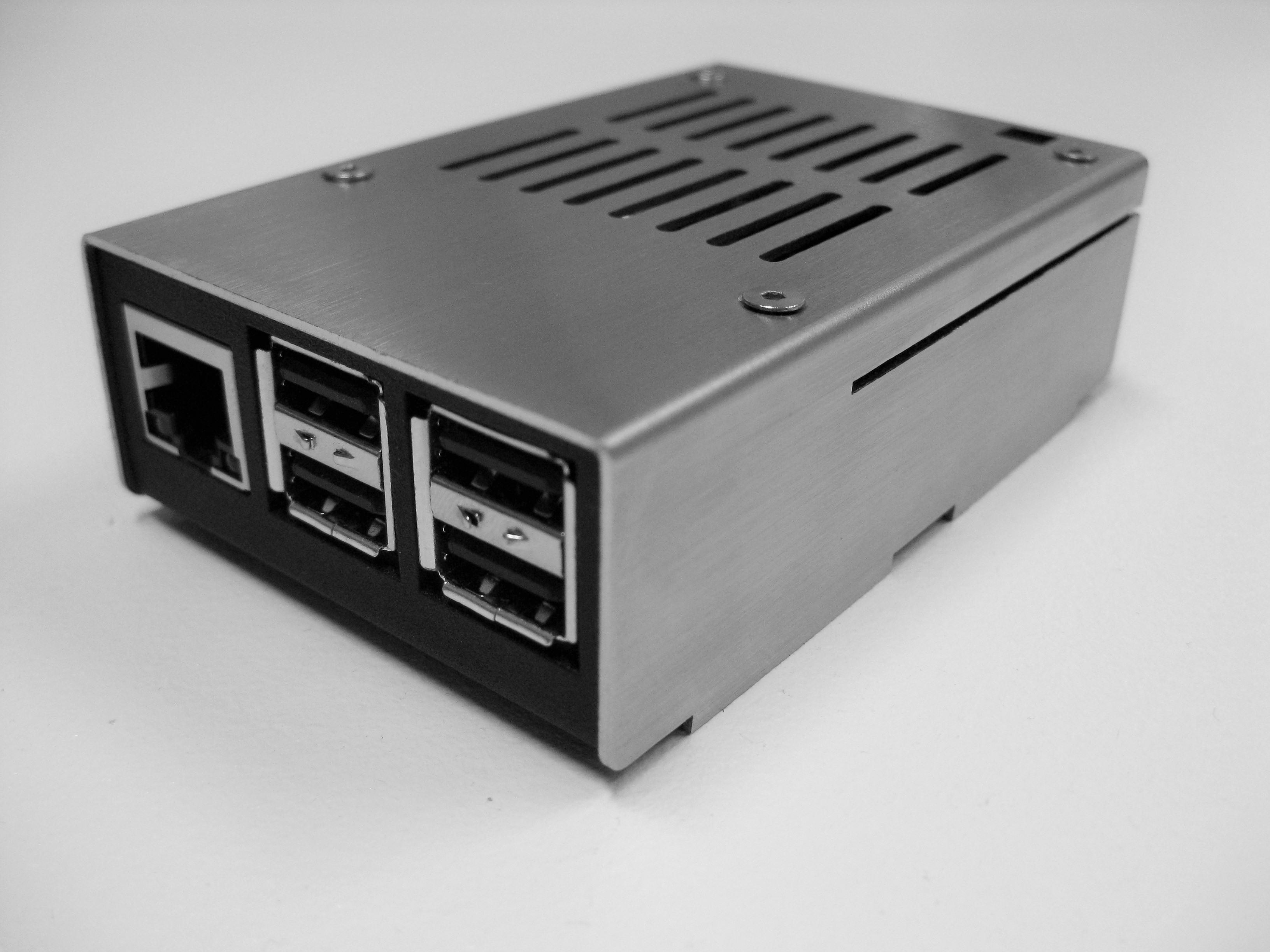 heavy-stainless-brushed-case-with-powder-coated-bottom-raspberry-pi